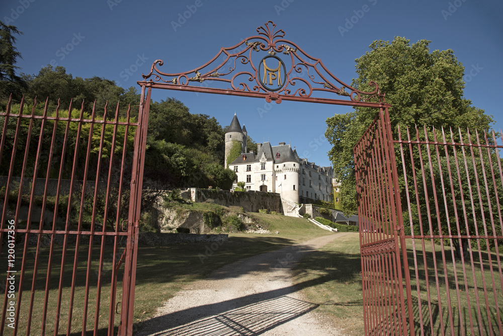 Φωτογραφία Chissey en Touraine Loire region France - August 2016 - The French turreted 15th
