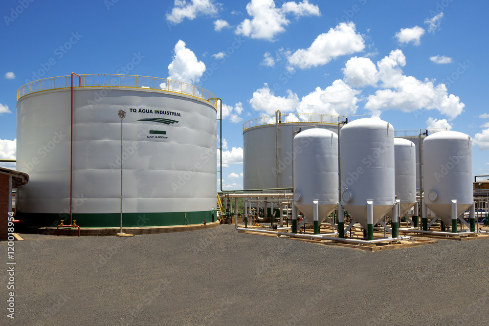 Obraz premium sugar cane industrial mill processing plant in Brazil