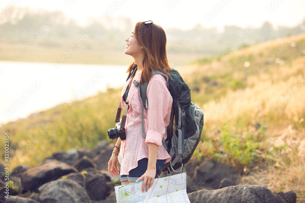 Naklejka premium Girl Hangout Traveling Holiday Map Concept