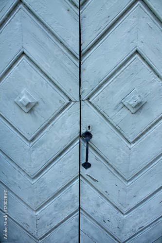 En blå vacker dörr