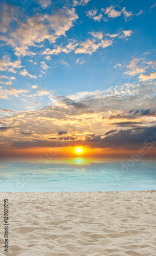 Fototapeta Naklejka Na Ścianę i Meble -  sand and beach with sunset