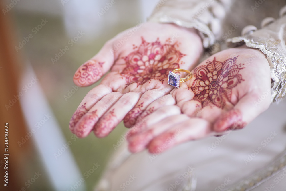 Bride's Hand With Henna Tattoo And Jewellery, Wedding. Bride's Hand With Henna Tattoo And Jewellery, Wedding.