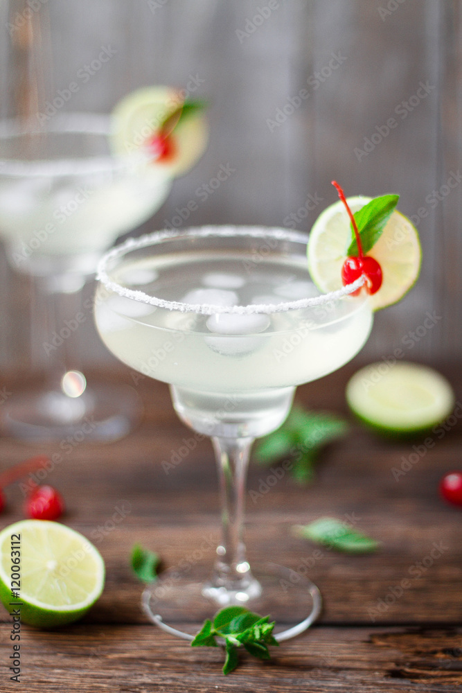 alcohol cocktail alcohol cocktail