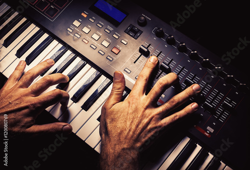 Playing a Midi Keyboard