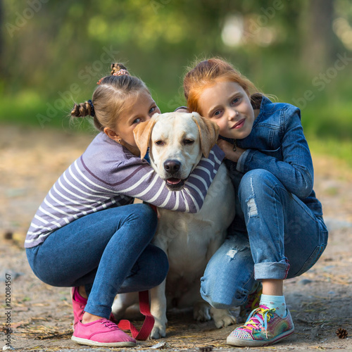 Two little girls with a dog. © De Visu