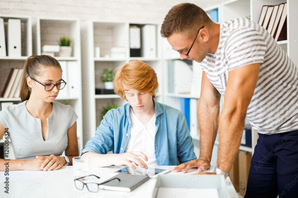 Obraz premium Searching in the net