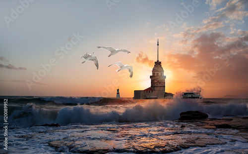Leinwand Poster Istanbul Maiden Tower (kiz kulesi) at sunset