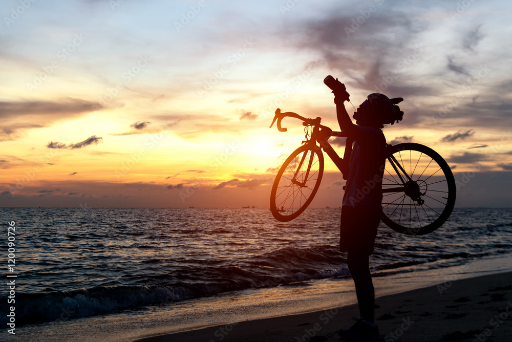 Fototapeta premium Cyclist drinking water