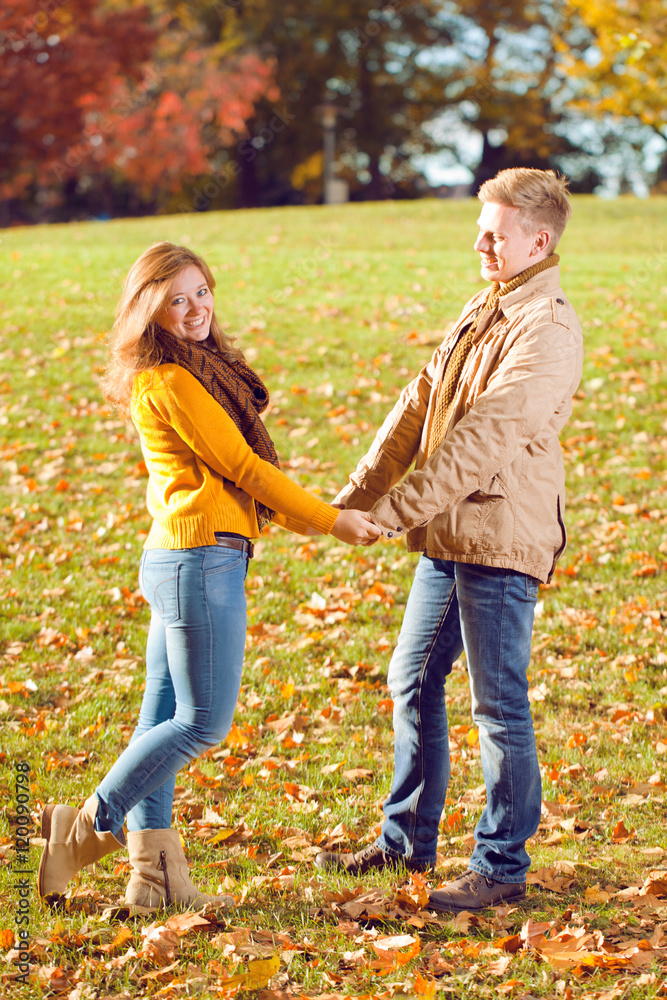 Paar im Herbst park Paar im Herbst park