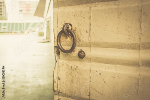 Obraz na plátně old gate with circle ring handle.