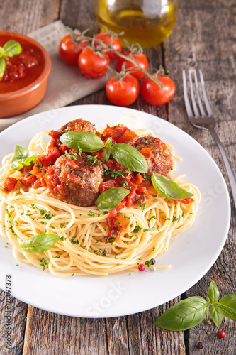 spaghetti with meatball and tomato sauce