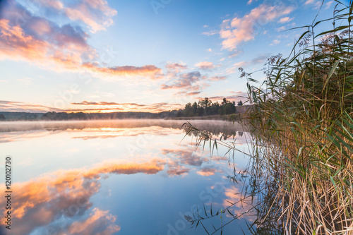 Fototapeta Naklejka Na Ścianę i Meble -  misty morning on Mazury lake
