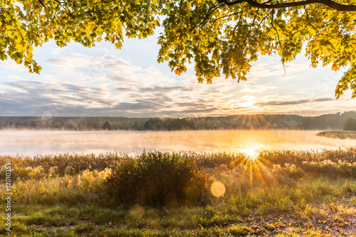 Fototapeta Naklejka Na Ścianę i Meble -  misty morning on Mazury lake
