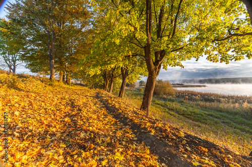 Fototapeta Naklejka Na Ścianę i Meble -  misty morning on Mazury lake
