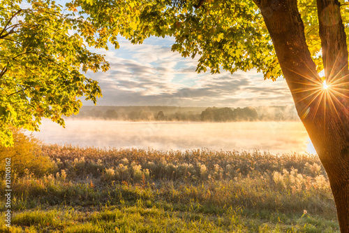 Fototapeta Naklejka Na Ścianę i Meble -  misty morning on Mazury lake
