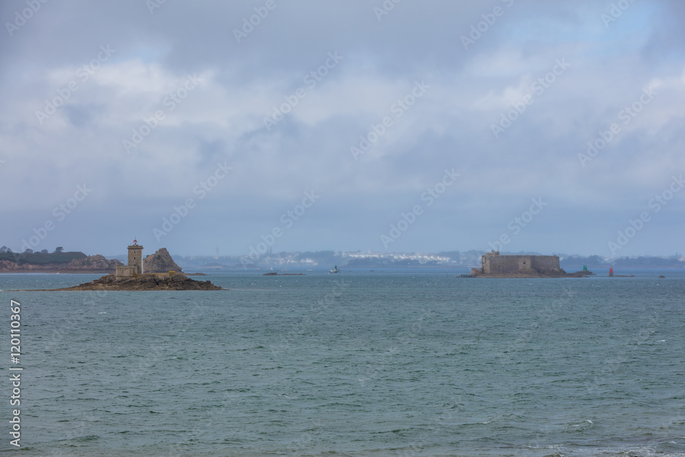 Küstenlandschaft Bretagne - Kleine Burgen