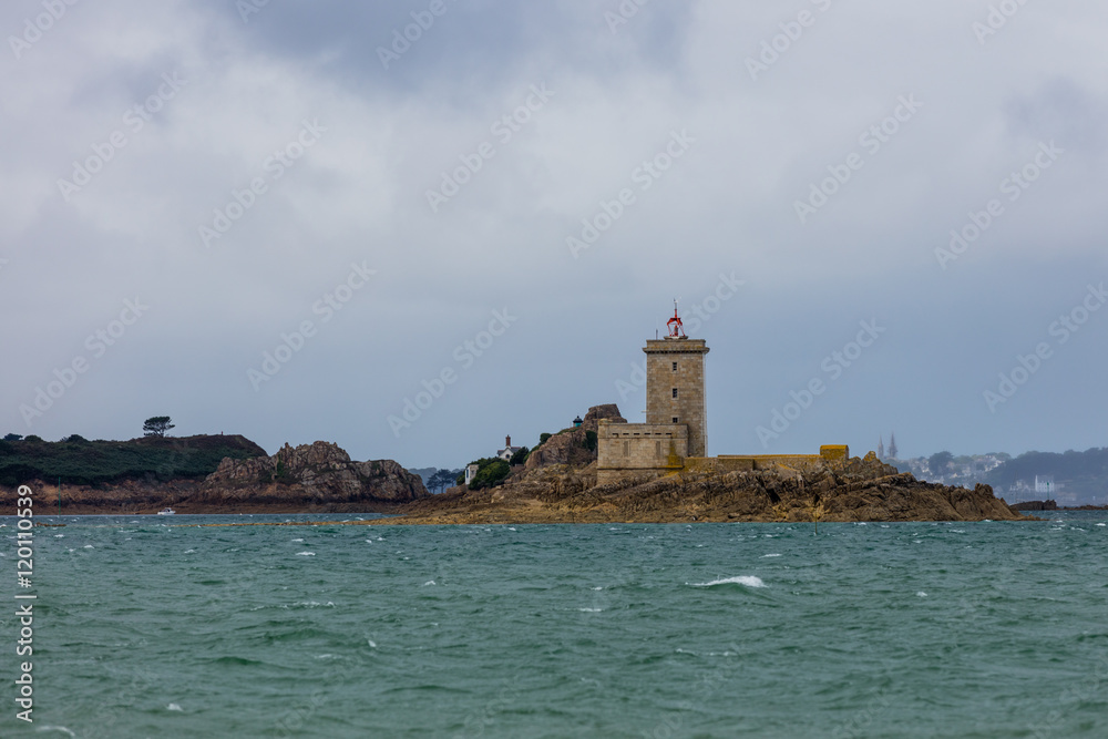 Burg auf einer Insel in der Bretagne