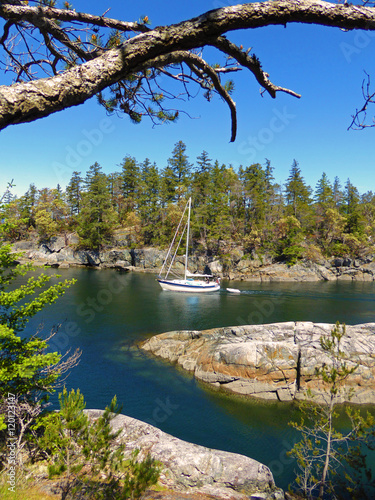 Segelboot im Provincial Park Smugglers Cove photo