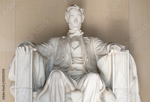 Statue of Abraham Lincoln at the Lincoln Memorial in Washington © kmiragaya