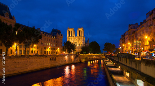Paris nocturno