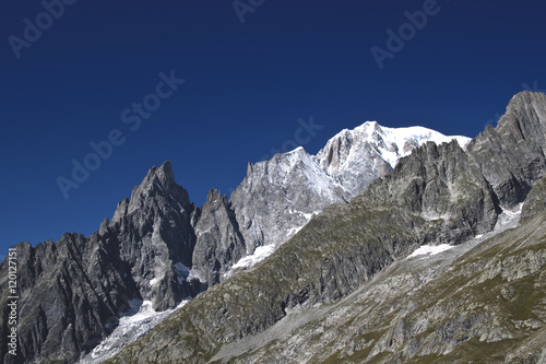 panoramica sul monte Bianco,l'Aiguille Blanche e l'Aiguille Noire