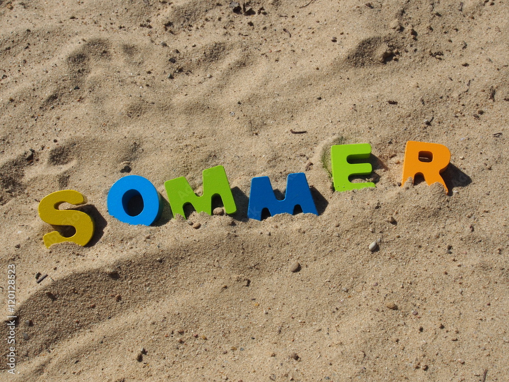 Sommer in Buchstaben: Sand und Strand Sommer in Buchstaben: Sand und Strand