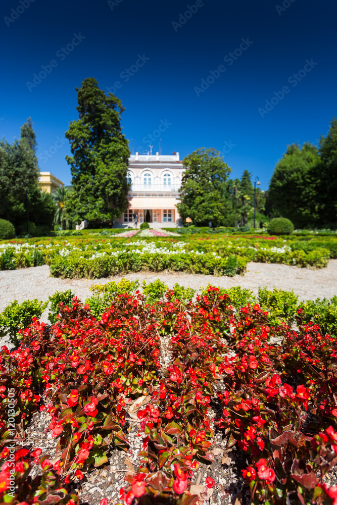 Obraz premium Villa Angiolina And Surrounding Park