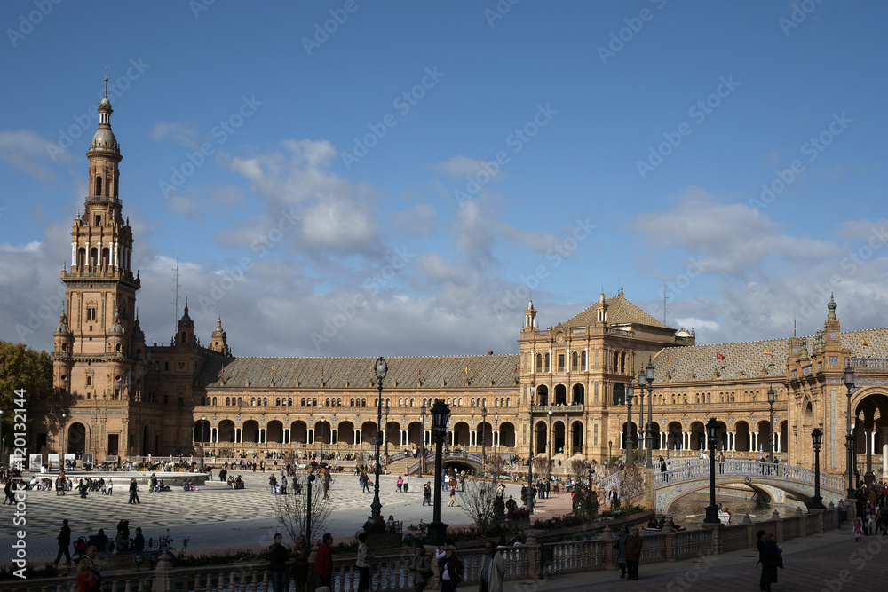 Hermosa plaza de España de la ciudad de Sevilla, España