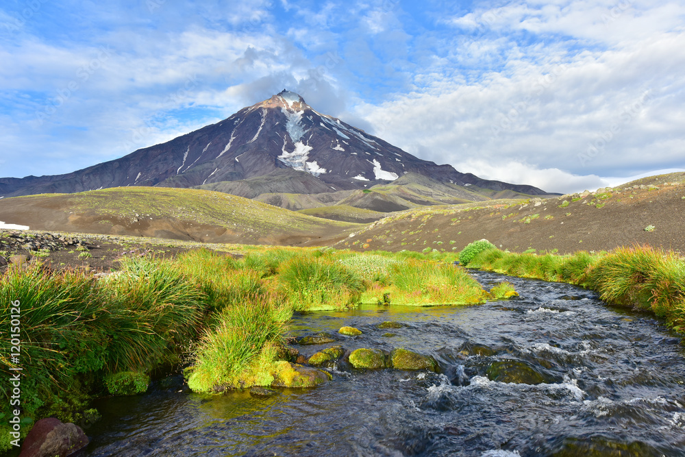 Φωτογραφία Koryaksky volcano/The view of the Koryaksky volcano from the North-East slope