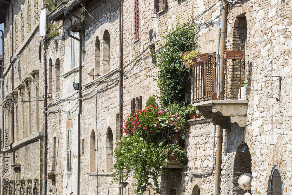 Typische Wohnhäuser in Assisi, Italien