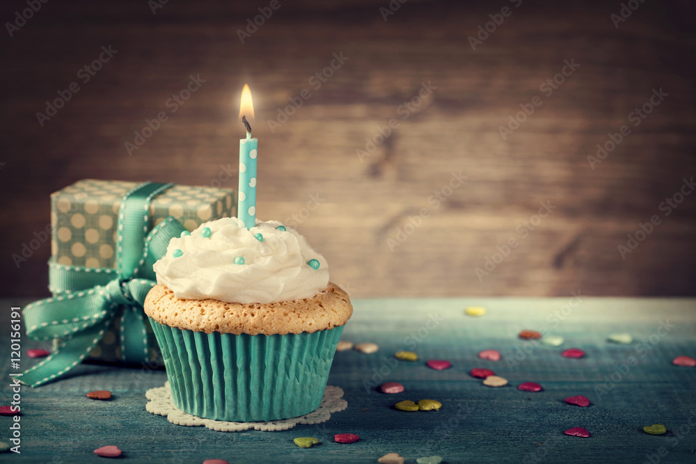 Cupcake with birthday candle - obrazy, fototapety, plakaty 