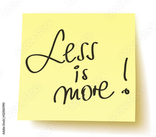 Quadratisches gelbes Postit mit Smiley und der Aufschrift: „LESS IS MORE!“  – handschriftlich, Vektor, freigestellt