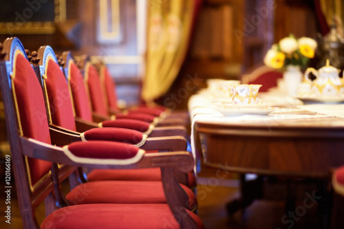 Cuadro en lienzo dining room in the royal style