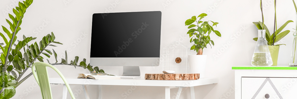 Natural accents in austere surrounding Natural accents in austere surrounding