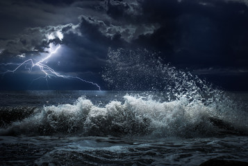Keuken achterwand Onweer Donkere oceaanstorm met bliksem en golven  © Andrey Kuzmin