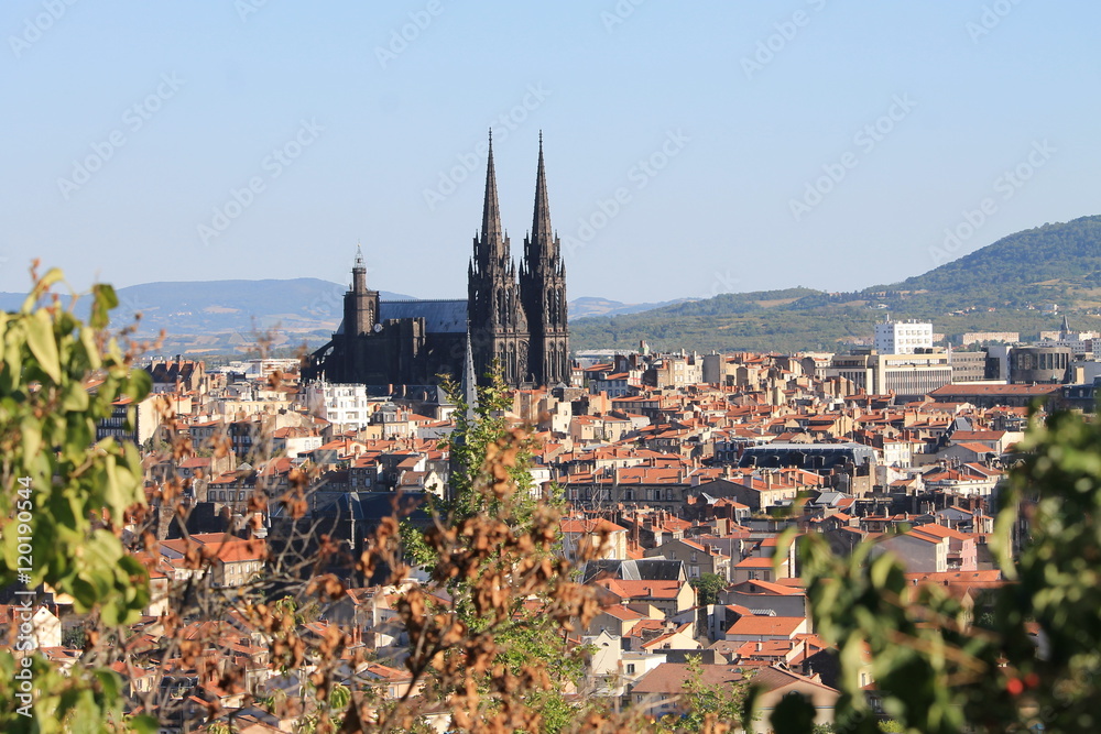 Obraz premium Clermont Ferrand et sa cathédrale