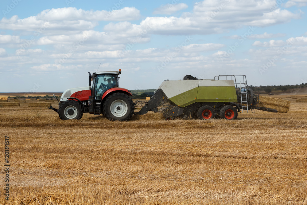 Obraz premium Straw baling machine