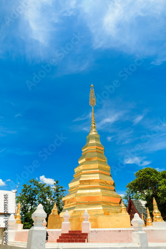 Obraz na płótnie pagoda in thai temple northern thailand w salonie