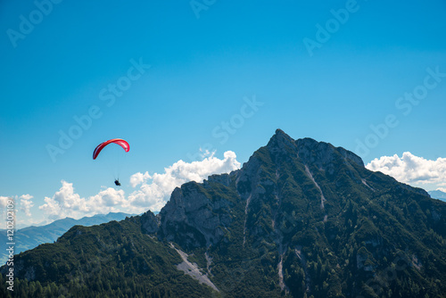 Free as a bird / Paragliding in the alps