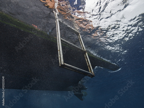 Boat ladder underwater, Leiter vom Tauchboot
