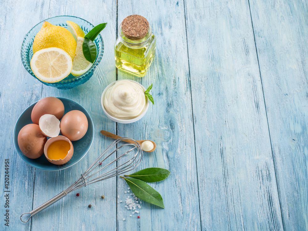 Natural mayonnaise ingredients and the sauce itself.