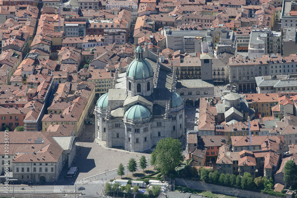 Veduta dall'alto del Duomo di Como di S.Maria Assunta
