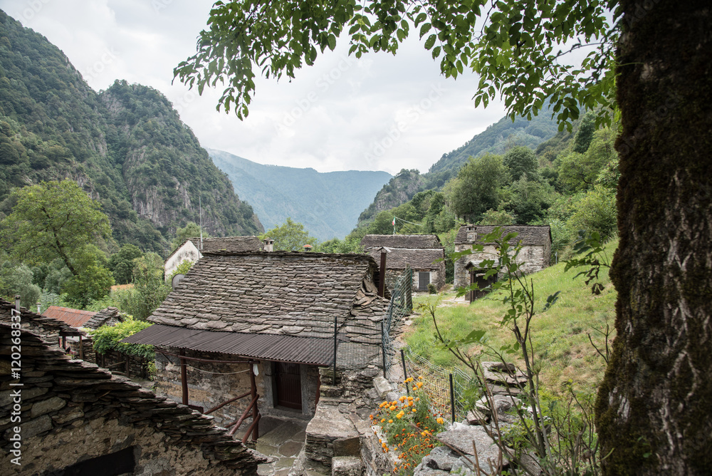 Das verlassende Bergdorf Pogallo im Nationalpark Valgrande Norditalien