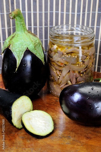 Barattolo di melanzane sott'olio