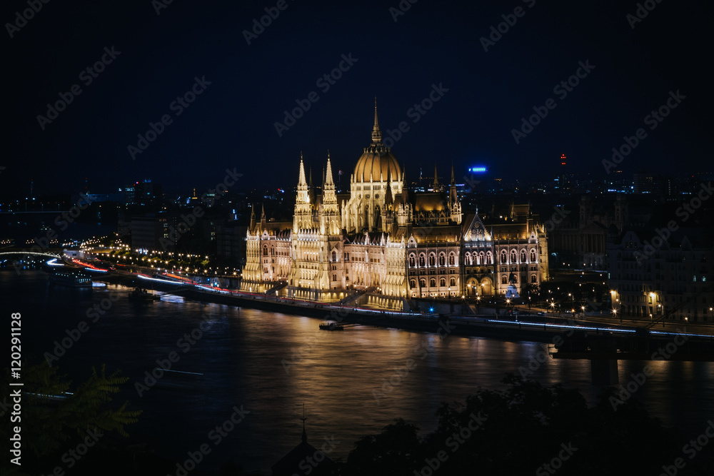 Night view of parliament building, symbol of Budapest