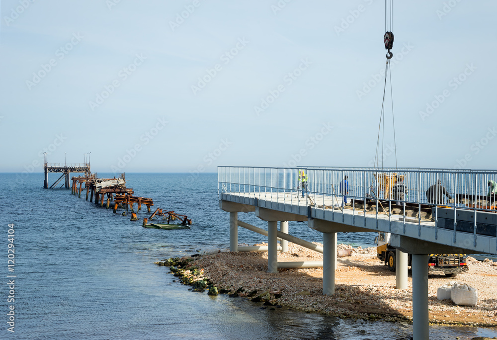 Construction of the railway bridge on the Black Sea
