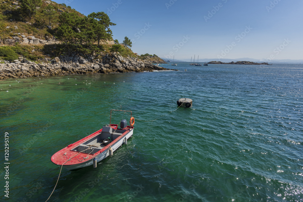 Costa de la Isla de Montefaro (Islas Cies, Pontevedra - España). Costa de la Isla de Montefaro (Islas Cies, Pontevedra - España).