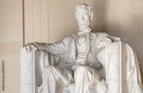 The Abraham Lincoln Statue at the Lincoln Memorial in Washington © kmiragaya