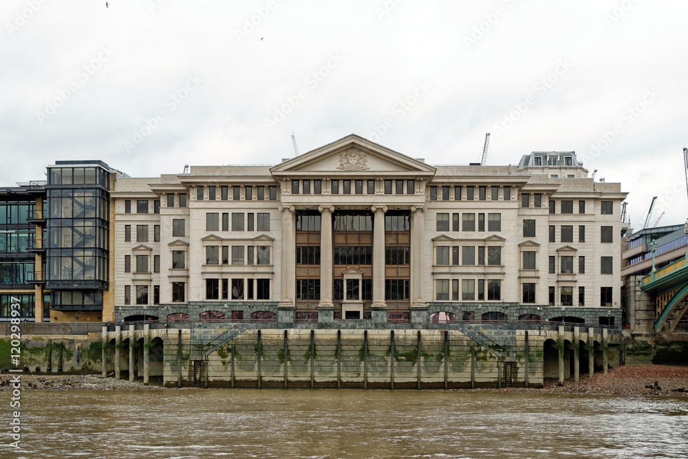 Vintners' Hall at Upper Thames Street on the north bank of Thames river near Southwark bridge.