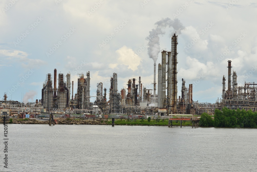 An oil refinery on the banks of the Mississippi
